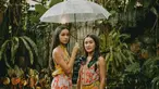 Dalam sebuah pemotretan terbaru, Widi Mulia mengajak sang putri, Widuri. Keduanya tampil dengan busana yang senada, perpaduan antara warna kuning dan oranye masing-masing sebagai atasan dan bawahan. Dalam momen ini, tinggi badan Widuri yang melebihi Widi pun mencuri perhatian. (Liputan6.com/IG/@widimulia)