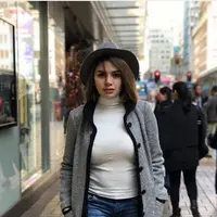 Kue berbentuk masjid dan santunan anak yatim saat usianya genap berusia 31 tahun. Nikita Mirzani menjelaskan makna khusus dengan bentuk kue tersebut. Sadar banyak dosa, membangun sebuah masjid lagi sebagai tabungan. (Instagram/nikitamirzanimawardi_17)