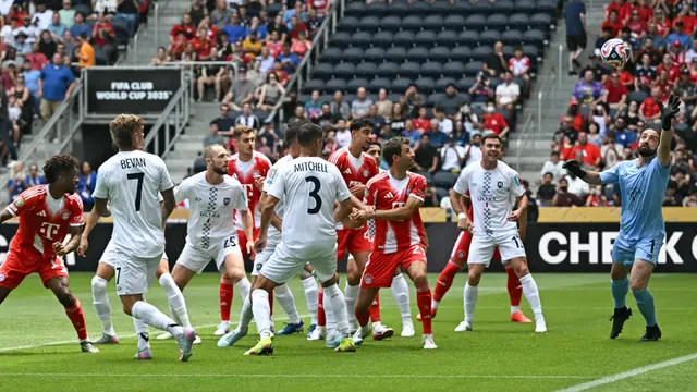 Foto: Mengenal Conor Tracey, Pegawai Gudang Obat Hewan yang Dibobol 10 Gol Oleh Bayern Munchen