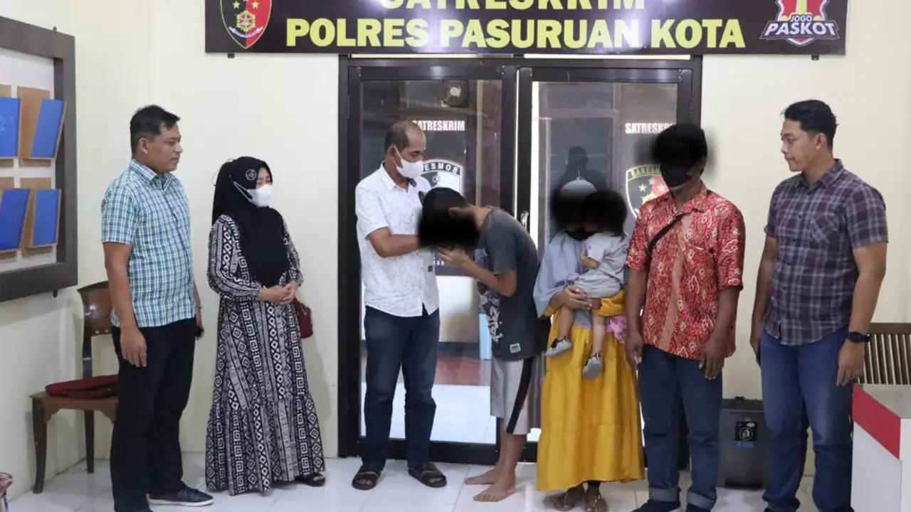 Pelaku pencurian dibebaskan di Polresta Pasuruan setelah dilakukan restorative justice. (Dian Kuriniawan/liputan6.com).