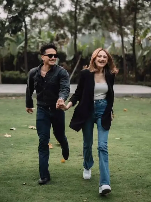 Aduk Akting Bareng, Ini 7 Pemotretan Syifa Hadju dan Jefri Nichol yang Serasi