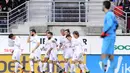 Para pemain Real Madrid merayakan gol ke gawang Eibar pada laga Liga Spanyol di Estadio Municipal de Ipurua, Spanyol, Minggu (29/11/2015). (AFP Photo/Ander Gillenea)