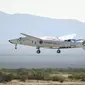 Pesawat ruang angkasa Virgin Galactic SpaceShipTwo Unity terbang di Spaceport America, dekat Truth and Consequences, New Mexico pada 11 Juli 2021 sebelum melakukan perjalanan ke cocmos. Patrick T. FALLON / AFP