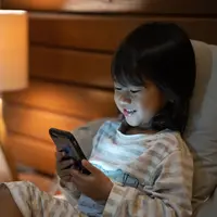 Anak kecanduan gadget/copyright: shutterstock