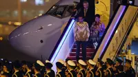 Udara Dingin di Beijing, Ibu Negara Tetap Gunakan Batik