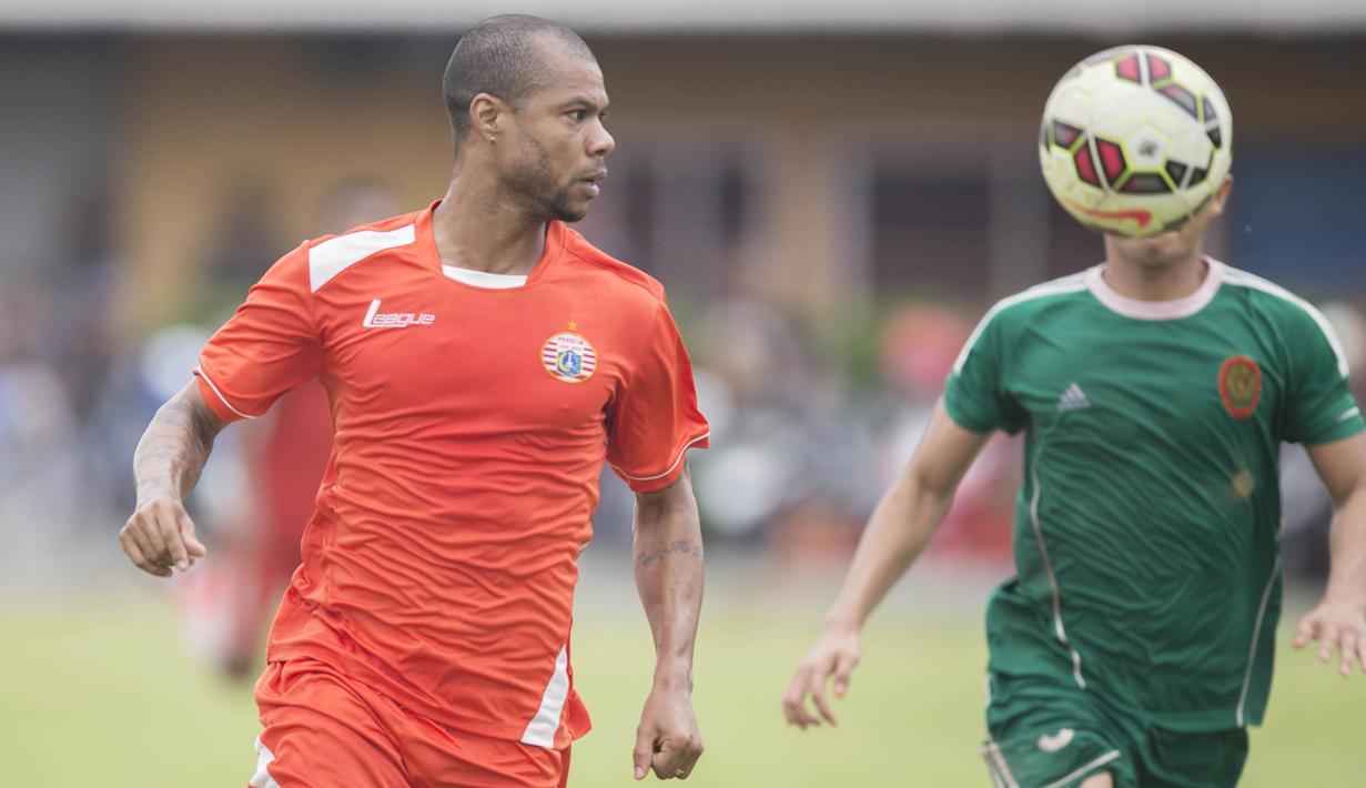 Manajemen Persija Jakarta, memutuskan untuk batal mengontrak striker Hilton Moreira, dengan alasan sang pemain tidak disukai oleh suporter The Jakmania. (Bola.com/Vitalis Yogi Trisna)