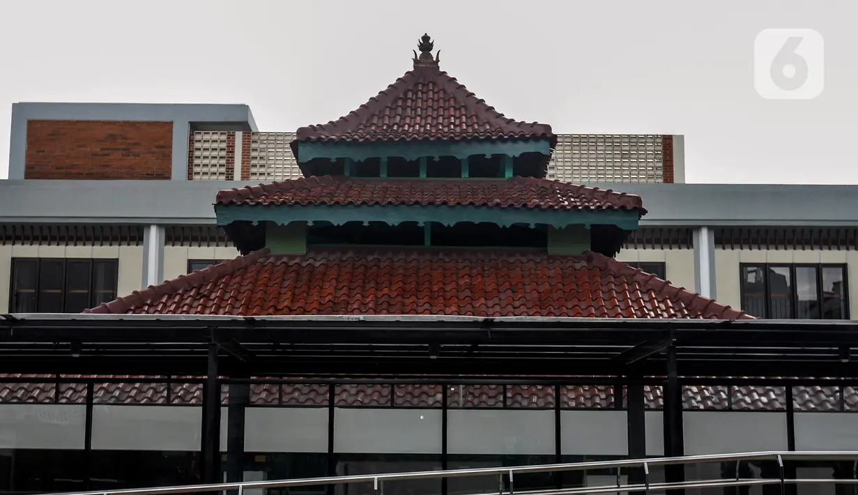 Masjid Al-Mansur atau semula bernama Masjid Jami Kampung Sawah, adalah salah satu masjid tua di wilayah DKI Jakarta. (Liputan6.com/Johan Tallo)