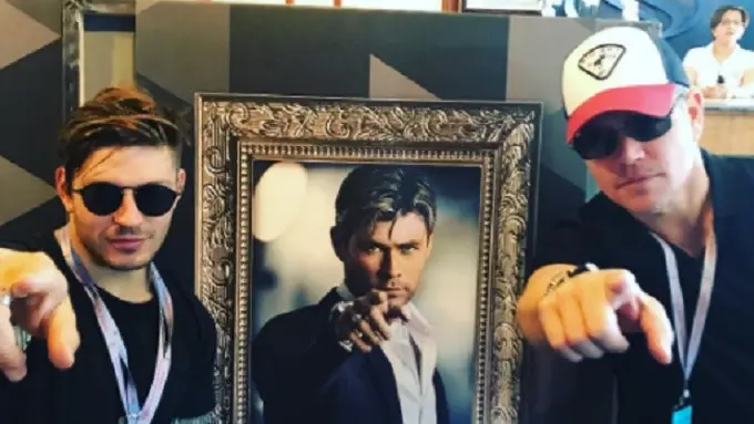 [Bintang] Matt Damon dan Chris Hemsworth