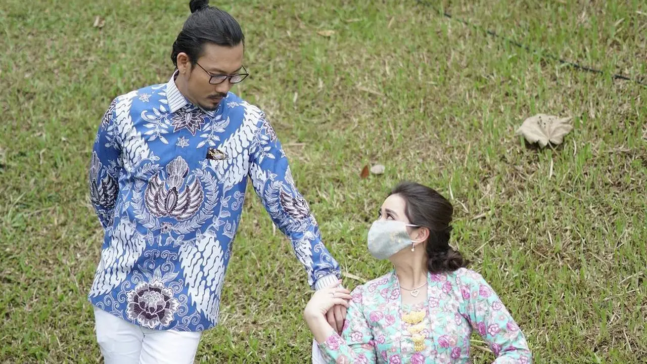 10 Potret Pernikahan Denny Sumargo dan Olivia Allan, Berkonsep Outdoor