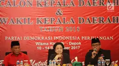 Ketum PDIP, Megawati Soekarnoputri (tengah), Sekjen DPP PDIP, Hasto Kristiyanto (kanan) dan Kepala Sekolah Partai PDIP Komarudin Watubun (kiri) saat kuliah umum Sekolah Partai di Depok, Jawa Barat, Selasa (12/12). (Liputan6.com/Immanuel Antonius)
