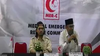 Warga Negara Indonesia (WNI) yang merupakan relawan MER-C di Gaza bernama Farid Zanzabil Al Ayubi (kiri) berhasil dievakuasi dan tiba di Indonesia pada Rabu (13/12/2023). (Tangkapan Layar Zoom)