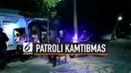 Bhabinkamtibmas Polsek Grobogan ‘ngopi’ bersama petugas ronda. Kopi dibawa petugas dari rumah untuk suguhan saat mengobrol. Cara ini digunakan untuk mendekatkan diri dengan warga.