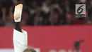 Atlet Jujitsu putri Indonesia Simone Julia mengunci Tsogkhuu Udval dari Mongolia saat bertanding pada nomor final putri 62 kg Asian Games 2018, Jakarta, Sabtu (25/8). Simone gagal mempersembahkan medali perunggu. (Merdeka.com/Arie Basuki)