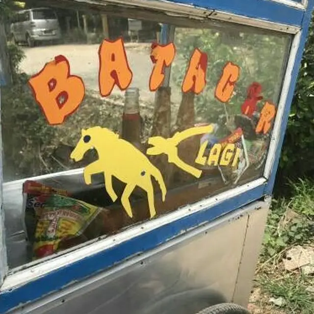 6 Tulisan Lucu di Gerobak Batagor Ini Bikin Pembeli Jadi Salah Fokus