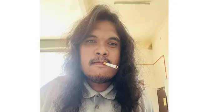 Pria ini Bantu Kliennya Tampil Jadi Pahlawan di Mata Pasangannya