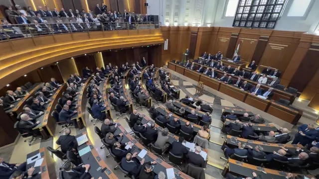 Parlemen Lebanon memilih komandan angkatan darat Aoun sebagai presiden, mengakhiri kebuntuan selama 2 tahun, Kamis (9/1/2025). (AP/Hussein Malla)