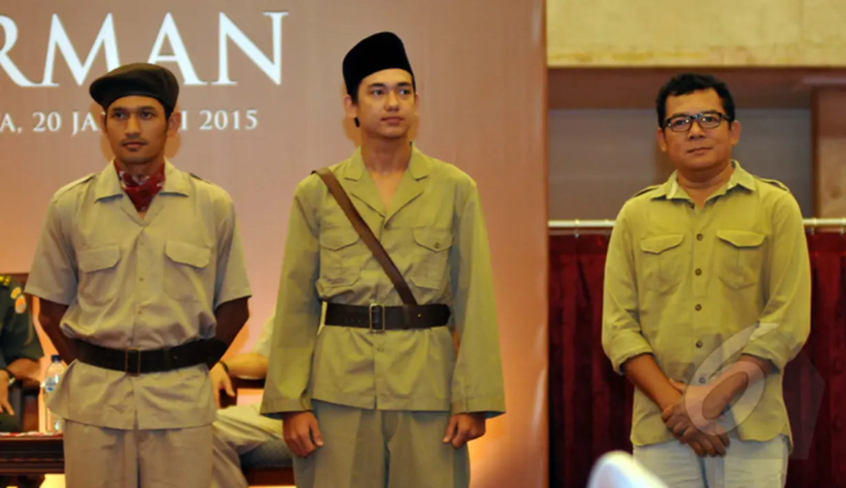 Tiga aktor yang bermain di film Jenderal Soedirman garapan Viva Westi, Balai Sudirman, Tebet, Jakarta, Selasa (20/1/2015). (Liputan6.com/Panji Diksana)