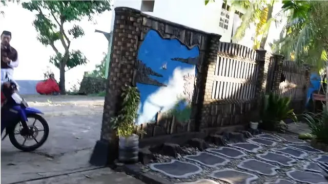 7 Potret Rumah Arie Kriting di Kota Baubau, Punya Halaman Luas nan Rindang
