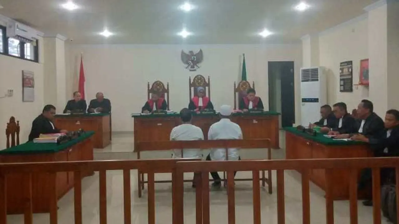Dua saksi dalam perkara UU ITE beberkan adanya dugaan suap proyek DAK di Kota Pare-Pare (Liputan6.com/ Eka Hakim)