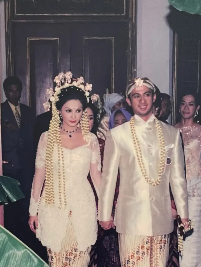 Potret Ersa Mayori dan suami bergandengan (Sumber: Instagram/ersamayori)