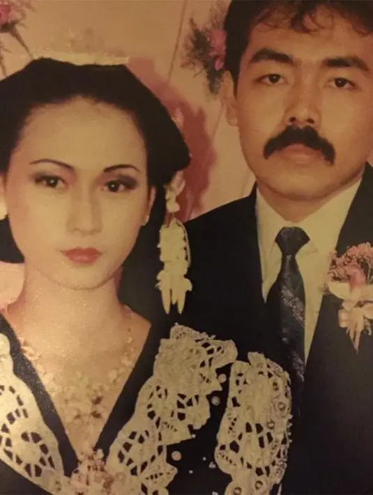 Sejak keduanya memutuskan pacaran, yang terjadi malah sering bertengkar. Sejak itu, Inul memutuskan untuk menikah muda. Keduanya meresmikan hubungannya pada 29 Mei 1995. (dok. Pribadi/Bintang.com)