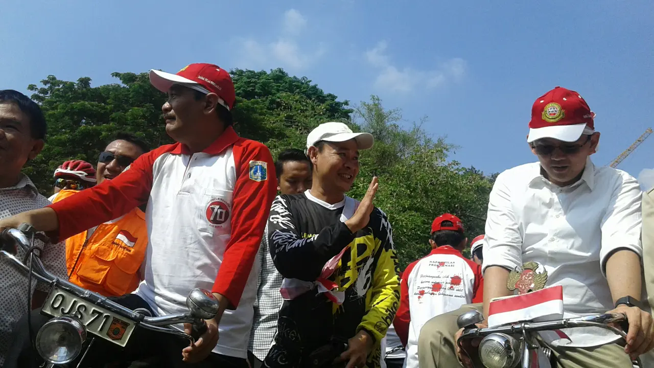 Naik Sepeda Onthel, Ahok Napak Tilas Kemerdekan Indonesia