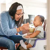 Ilustrasi Bayi Makan MPASI / Freepik by rawpixel.com