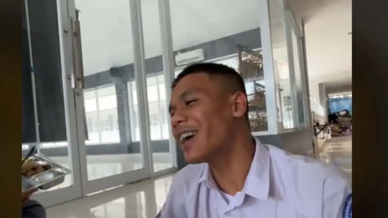 Viral Video Anak SMA Pamer Menu Makan Bergizi Gratis, sampai Dikomentari Admin Gerindra.  foto: TikTok @290707ns