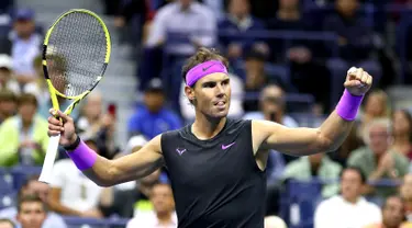 Petenis Spanyol, Rafael Nadal berselebrasi usai mengalahkan Matteo Berrettini dari Italia pada babak semifinal AS Terbuka 2019 di USTA Billie Jean King National Tennis Center, New York (6/9/2019). Nadal menang 7-6, 6-4, 6-1 atas Berrettini. (Clive Brunskill/Getty Images/AFP)