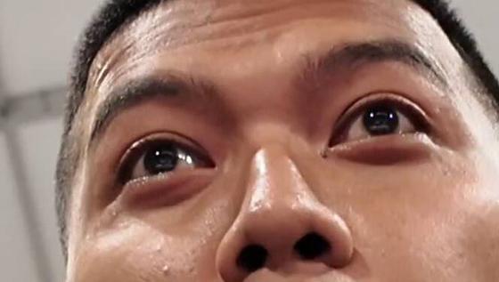 Jurnalis KLY Sports, Hery Kurniawan, mengajukan pertanyaan kepada Pelatih Maroko saat konferensi pers setelah pertandingan