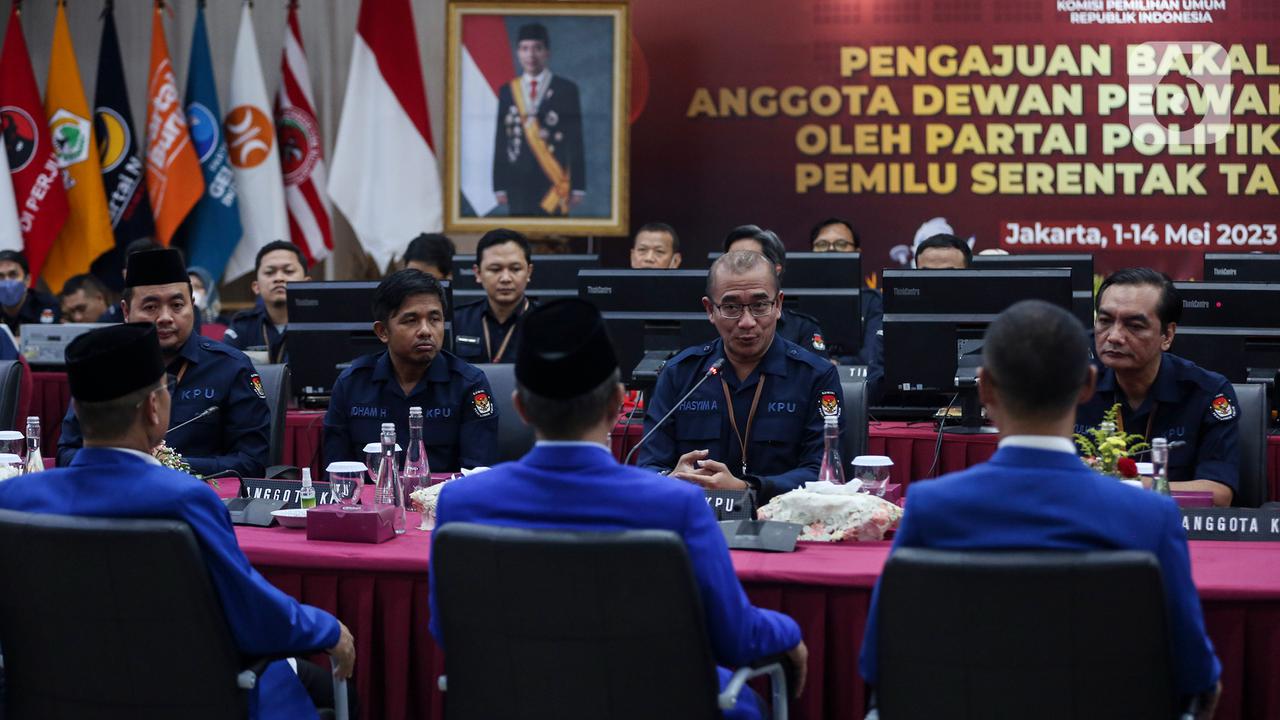 Zulkifli Hasan Pimpin Rombongan PAN Daftar Bacaleg ke KPU