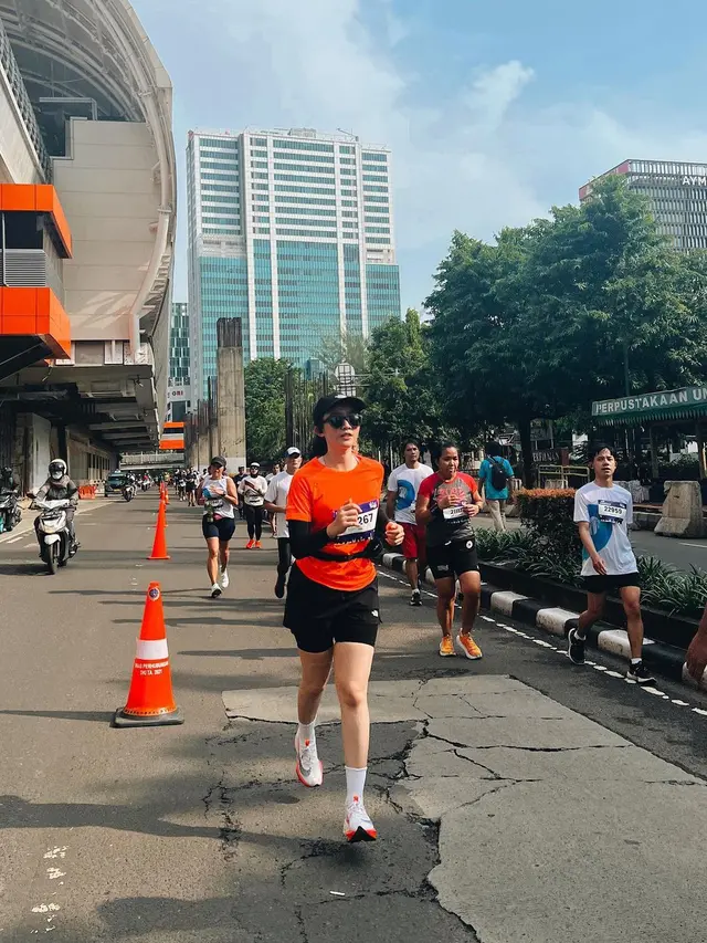 6 Momen Febby Rastanty Perdana Ikut Lari Marathon, Sempat Overthinking