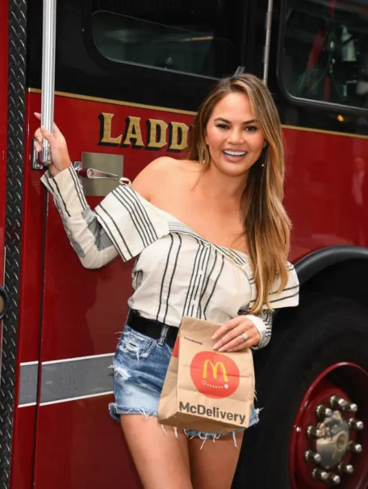 Mendengar pemberitaan soal perpisahannya dengan Legend, ternyata Chrissy tidak terima. Bahkan ia memberikan komentar tak mengenakan pada cover sebuah majalah yang kemudian diunggahnya di Instagram. (AFP/Dave Kotinsky)