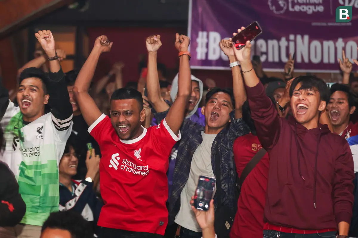 Foto: Riuhnya Chant Dukungan Tiada Henti Bigreds Regional Bekasi dalam Roaring Night Liga Inggris 2023/2024 MU Kontra Liverpool