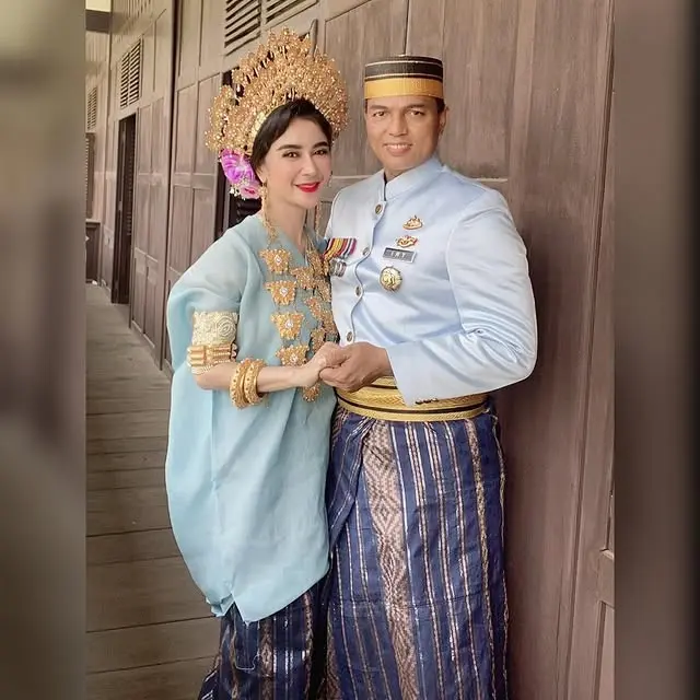 Uut Permatasari Ceritakan Awal Mula Perkenalan dengan Sang Suami. (YouTube/Melaney Ricardo)