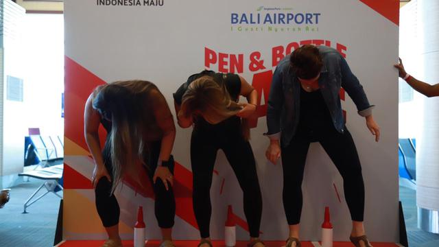 turis di bali ikut rayakan hari kemerdekaan RI ke-74