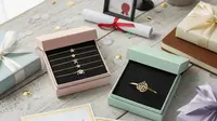 7 Pilihan Gelang Emas untuk Hadiah Kelulusan yang Elegan, Simbol Pencapaian Berharga