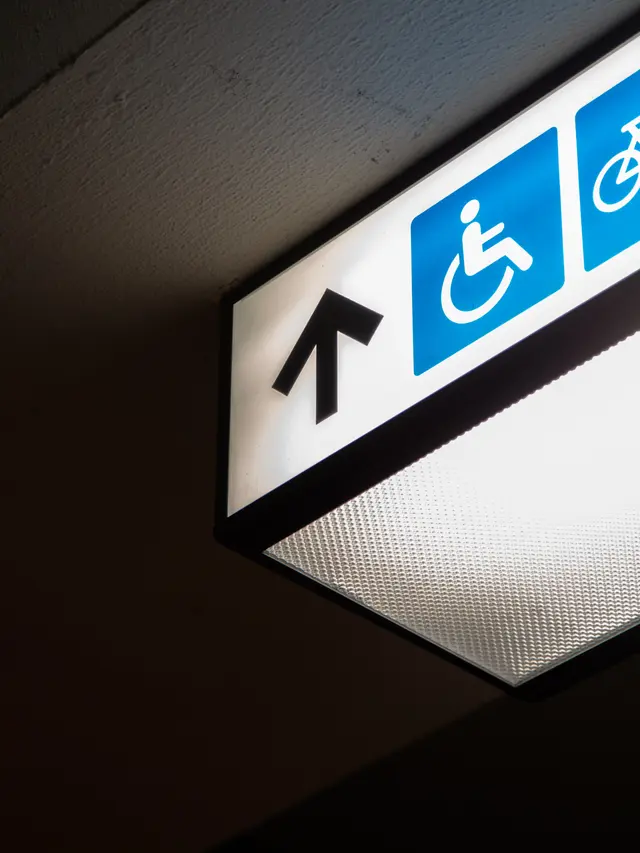 Gadis 13 Tahun Protes Tanda Disabilitas di Kamar Mandi Umum Sebuah Caffe di Brimingham