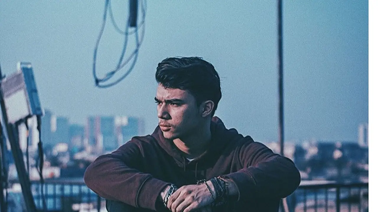 Dikabarkan Akan Nikahi Prilly Latuconsina, Ini 7 Potret Tampan Jeff Smith