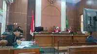 Pengadilan Negeri Kelas IA Khusus Makassar menjatuhkan vonis 1 tahun 4 bulan atau 16 bulan penjara kepada terdakwa kasus kepemilikan 176.000 batang rokok ilegal alias tidak dilekati pita cukai, Ukkas
