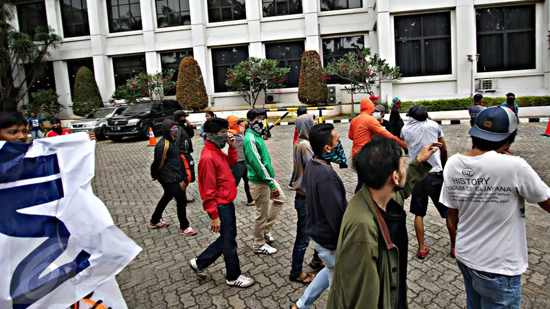 20151014-The Jak Bentangkan Spanduk Tolak Persib Main di Jakarta