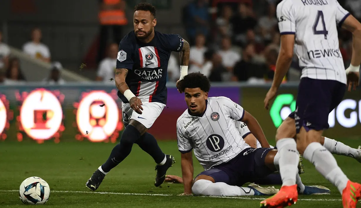 Zakaria Aboukhlal (tengah) bermain sebagai penyerang sayap kanan untuk Toulouse. Ia baru bergabung dengan Toulouse pada 1 Juli 2022 dari AZ Alkmaar. Walaupun baru bergabung, Aboukhlal telah dipercaya bermain 15 kali dengan menyumbang 3 gol. (AFP/Valentine Chapuis)