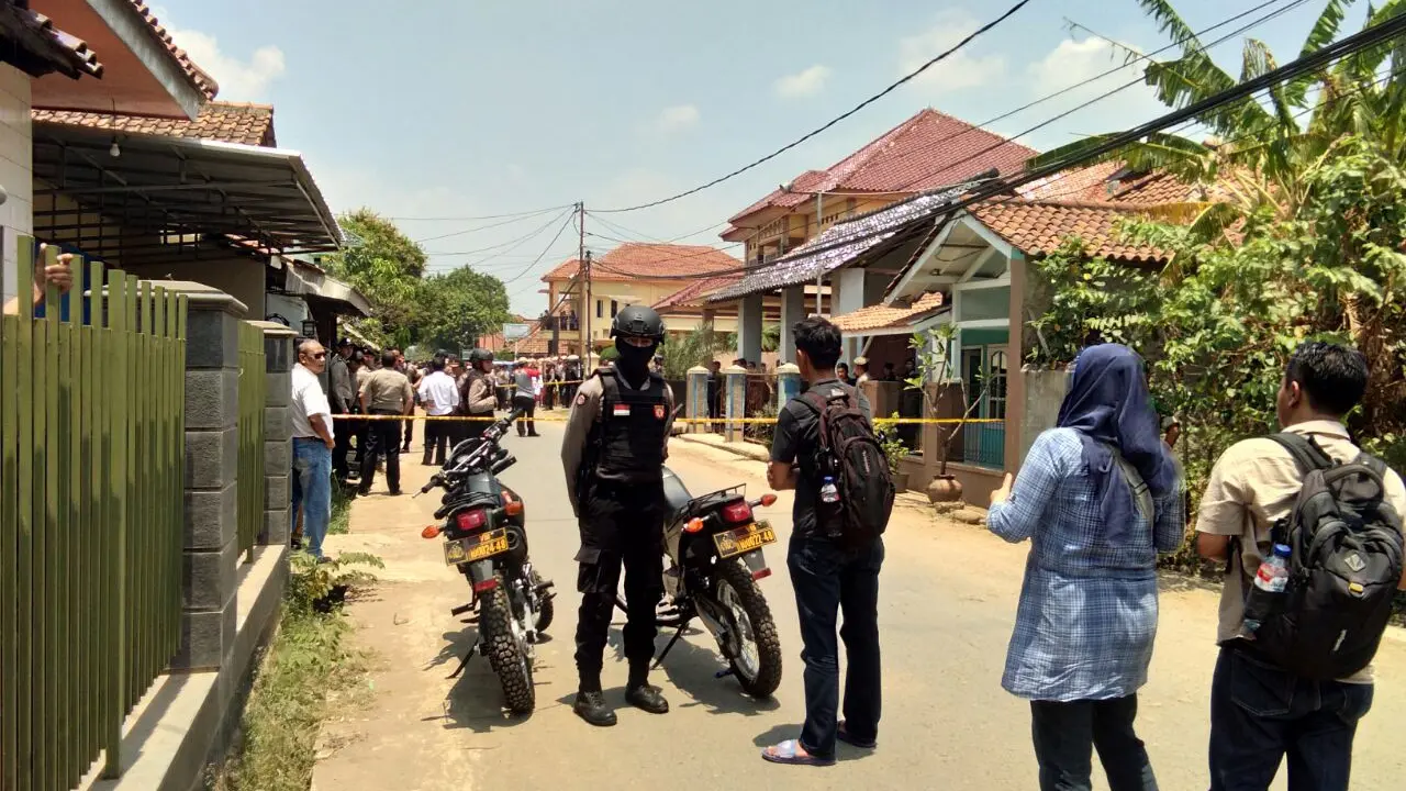 Polisi menggeledah rumah terduga teroris IM di Majalengka