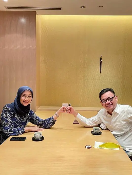 Desy Ratnasari mulai menjabat di DPR RI selama dua periode sejak 2014. Sebagai anggota DPR RI, ia pun juga diharuskan memiliki kemampuan negosiasi yang baik dengan rekan maupun pihak yang jadi oposisinya. (Liputan6.com/IG/@desyratnasariterdepan)