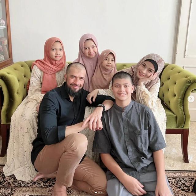 6 Potret Primus Yustisio dan Jihan Fahira Bareng 4 Anaknya, Jarang Tersorot