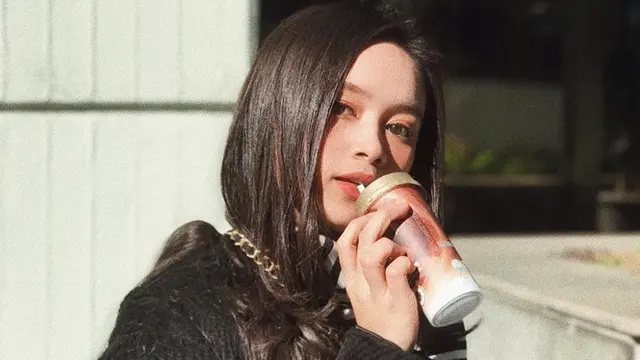 Single Pertamanya Jadi Trending di Youtube, Ini Pesona Penyanyi Cantik Chintya Gabriella