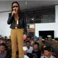 Bupati Talaud Sri Wahyuni Manalip Tetap Datang ke Kantor. (Liputan6.com/Yoseph Ikanubun/Instagram Sri Wahyuni)