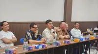Ketum PSI Kaesang Pangarep bersama Sekjen PSI Raja Juli Antoni bersilaturahmi dan diskusi bersama PSMTI Riau di Pekanbaru. (Liputan6.com/Dicky Agung Prihanto)