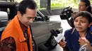 Tubagus Chaeri Wardhana atau Wawan kembali diperiksa KPK sebagai saksi kasus dugaan korupsi pembangunan Puskesmas di Tangerang Selatan, Jakarta, Senin (17/11/2014)(Liputan6.com/Miftahul Hayat)