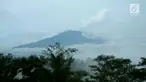 Status Gunung Agung masih berada di siaga 3, sampai saat ini asap putih masih terlihat keluar dari puncaknya.